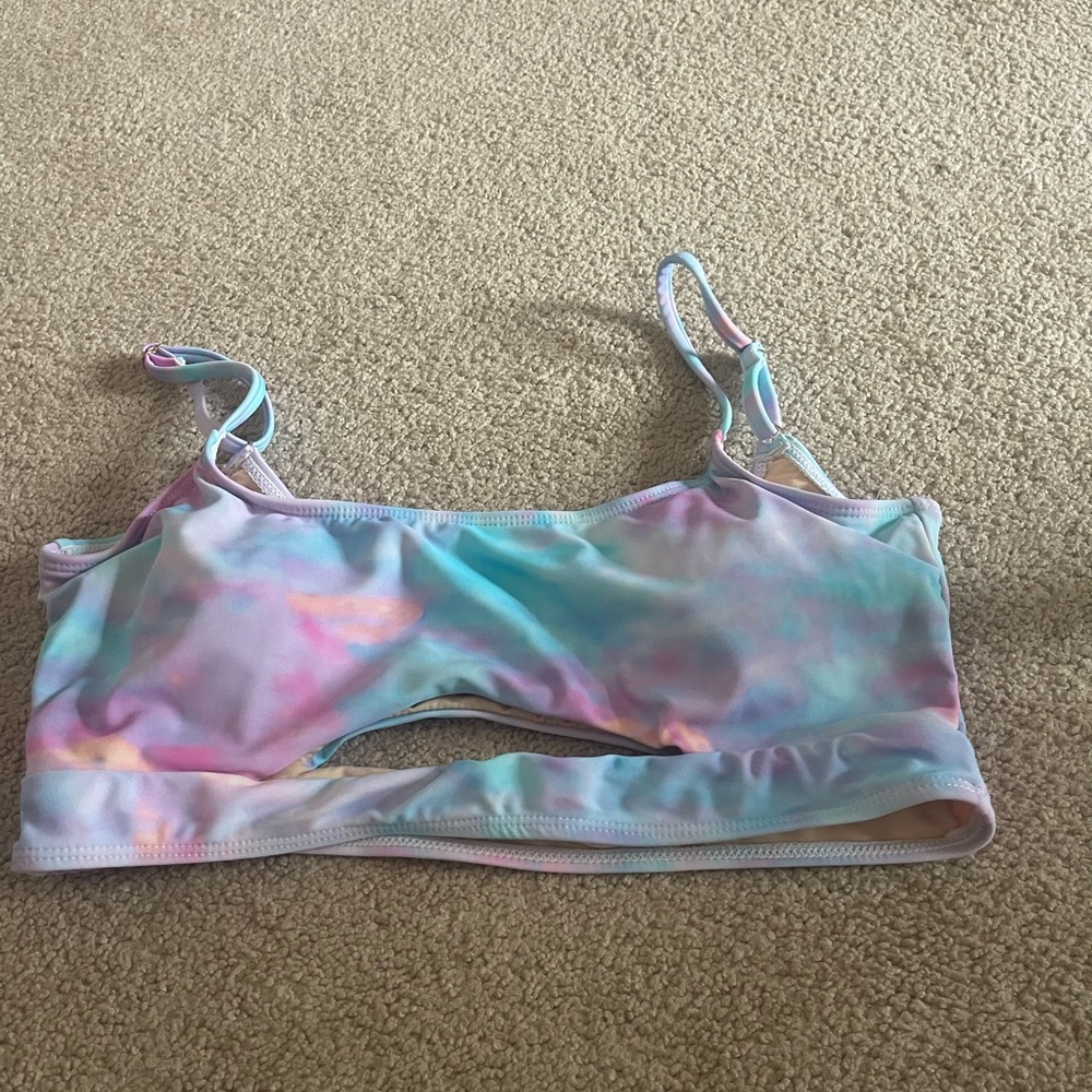 cute swimsuit top!